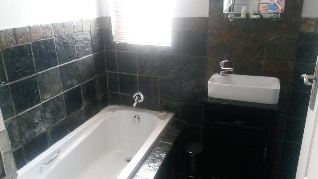 Hiflyerz Guest House Boksburg Room photo